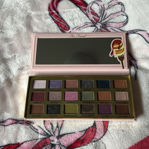 Too Faced Maple Syrup Pancakes palette - Picture 2 of 7